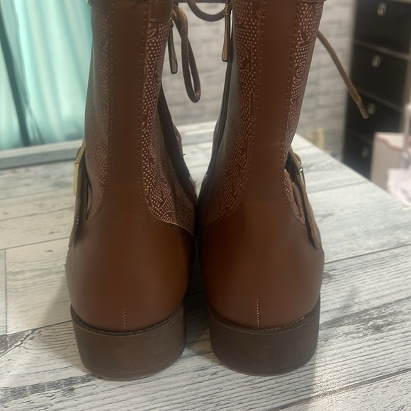 Bebe Ofeibea Cognac Logo Side Zipper Ankle Boot 7.5 NWOT - Picture 5 of 12